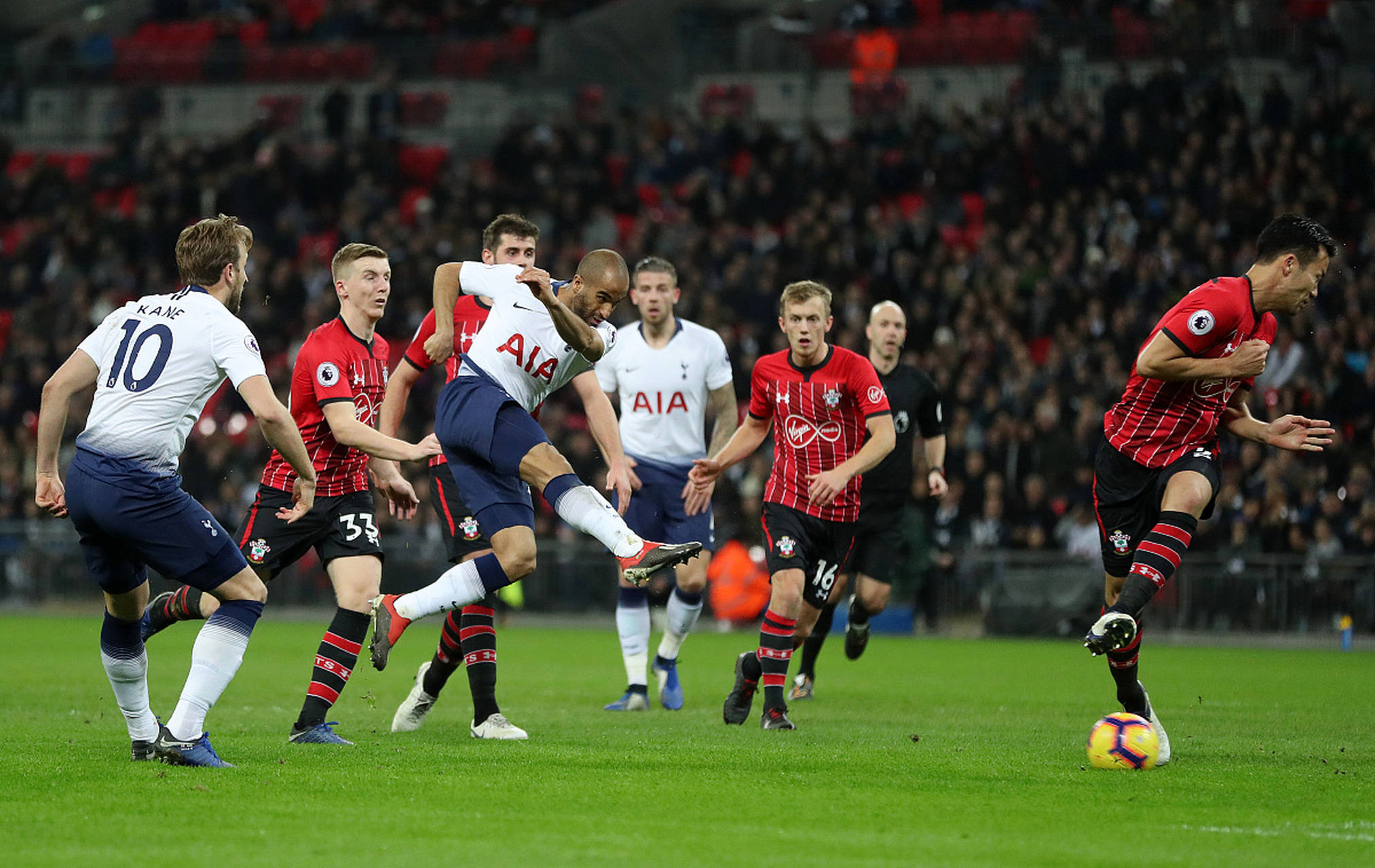 引人注目的 引人注目的